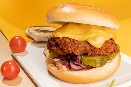 Криспи чикен бургер