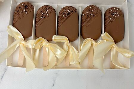 Пирожные эскимо в молочном шоколаде