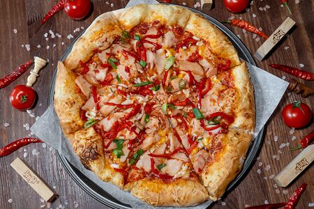 Пицца с копченной грудкой