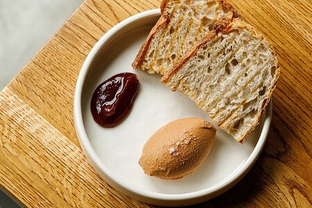 Паштет из печени цыпленка с конфитюром из вяленой клюквы