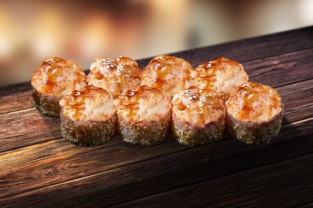 Ролл с лососем и креветкой