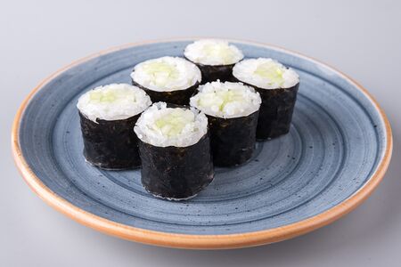 Маки с огурцом