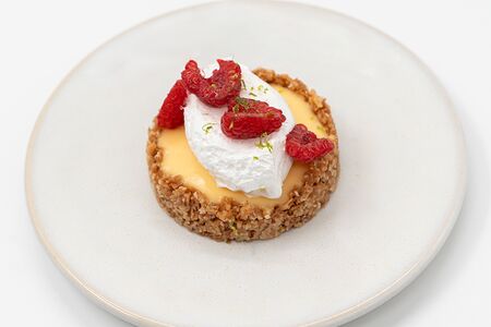 Лимонная тарталетка с малиной