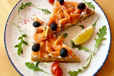 Вафля с лососем