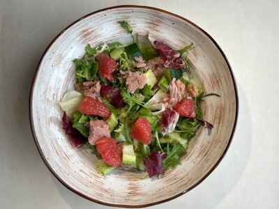 С тунцом и грейпфрутом