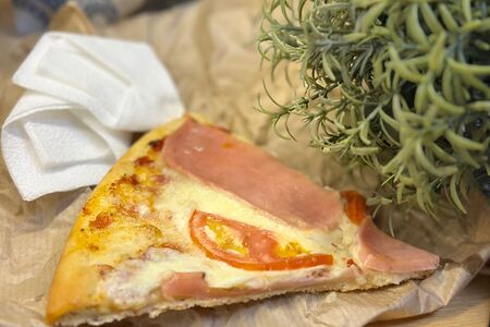 Пицца с ветчиной