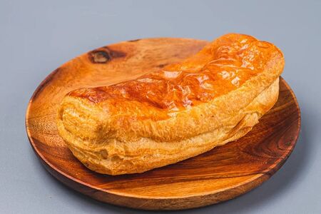 Слойка с ветчиной и сыром