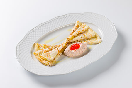 Блины с риетом из копчёного лосося