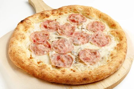 Пицца с ветчиной и грибами