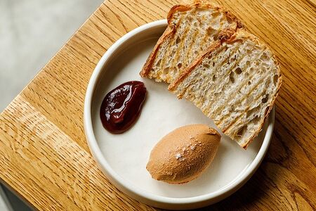 Паштет из печени цыпленка с конфитюром из вяленой клюквы