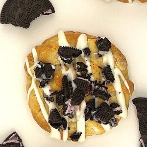 Печенье клубничное с посыпкой 