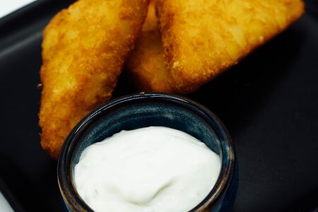 Картофельный хашбраун с чесночным соусом