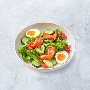 Салат с форелью и апельсиновым соусом