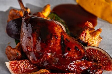 Утка конфи с инжиром и мисо соусом