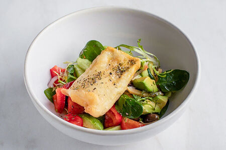 Овощной салат с жареным тофу и маринованным бамбуком