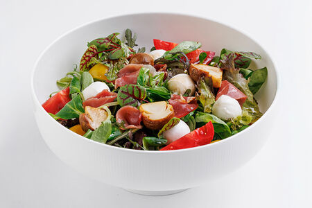 Салат с утиной грудкой и белыми грибами