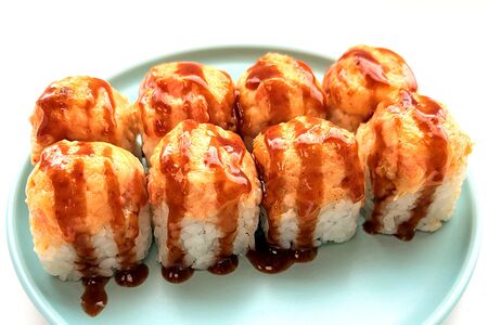 Запеченный ролл с лососем