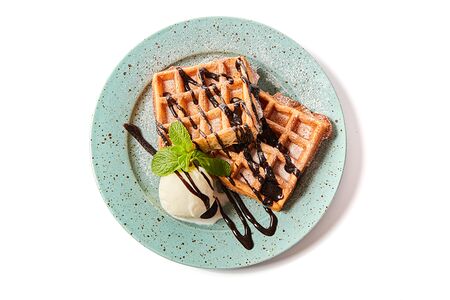 Венская вафля с авокадо и яйцом пашот