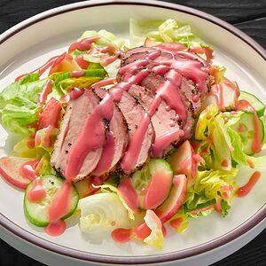 Салат с уткой BBQ