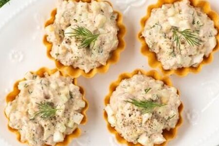 Тарталетка с тунцом