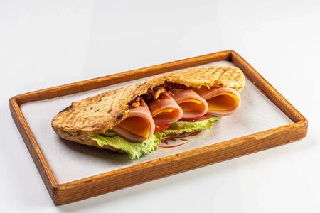 Пита с ветчиной и сыром чеддер