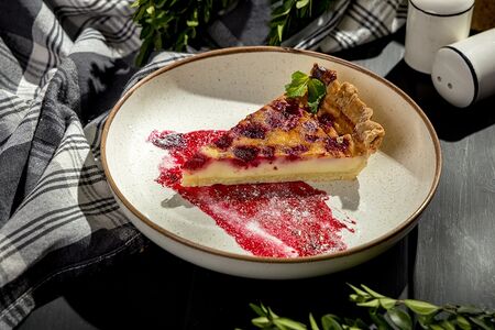 Домашний пирог с малиной