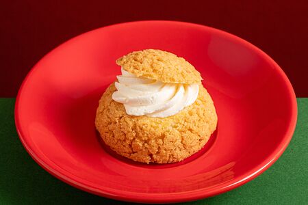 Шу с грейпфрутовым муссом