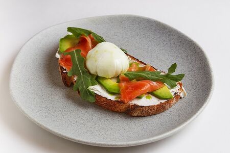 Брускетта с лососем