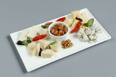 Ассорти европейских сыров