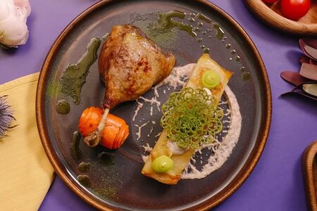 Ножка утки с корнеплодами по-вятски