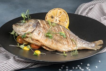 Дорадо с белыми грибами