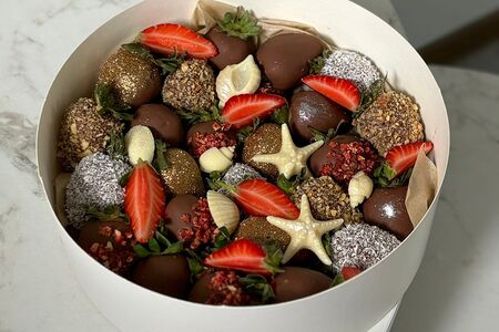 Бокс с клубникой в шоколаде №27