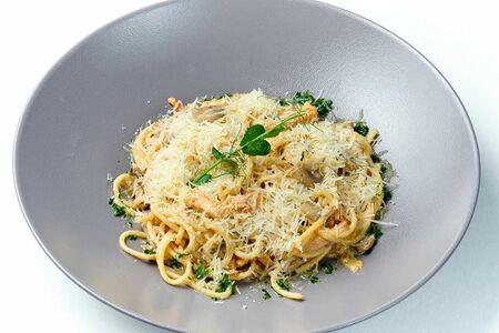 Паста с курицей и грибами