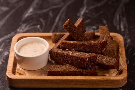 Гренки чесночные 