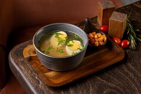 Бульон с курицей и яйцом