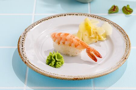 Суши с креветкой