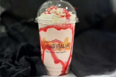 Молочный коктейль клубничный