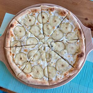 Пицца Груша-горгонзола