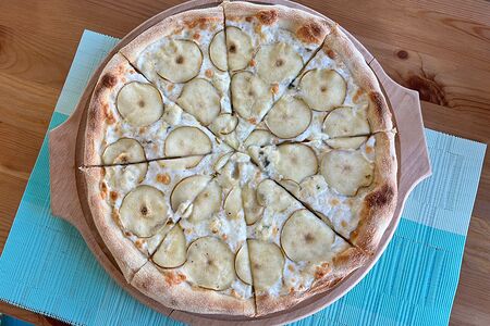 Пицца Груша-горгонзола