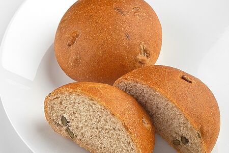 Булочка пшенично-ржаная с семечками