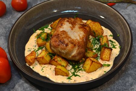 Шыртанчики тушеные с запеченным картофелем