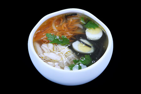 Лапша куриная с перепелиным яйцом