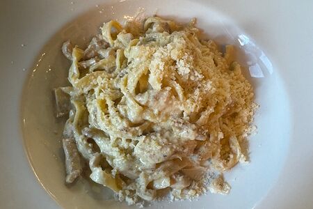 Паста с курицей и грибами