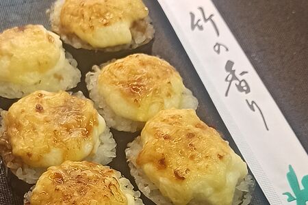 Запечённый ролл с крабовыми палочками