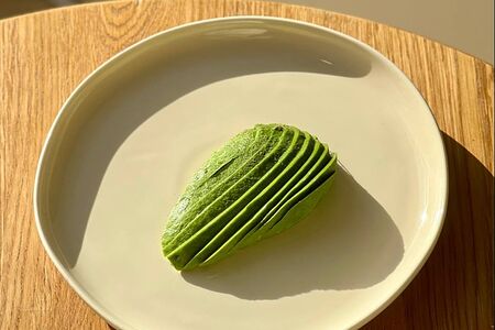 Половинка авокадо