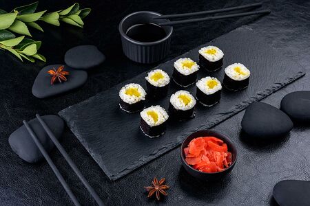 Ролл с такуаном