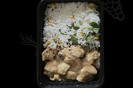 Рис с кукурузой и куриным филе в соусе терияки