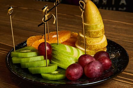 Фрукты по сезону