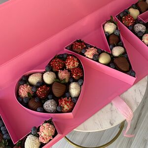 Клубника в бельгийском шоколаде Love