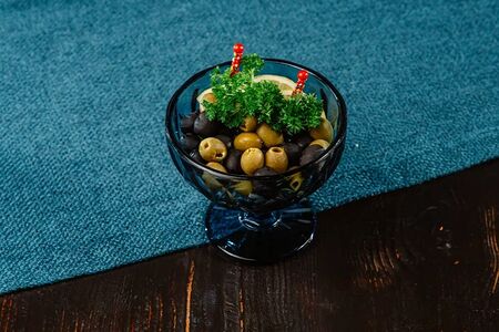 Оливки и маслины